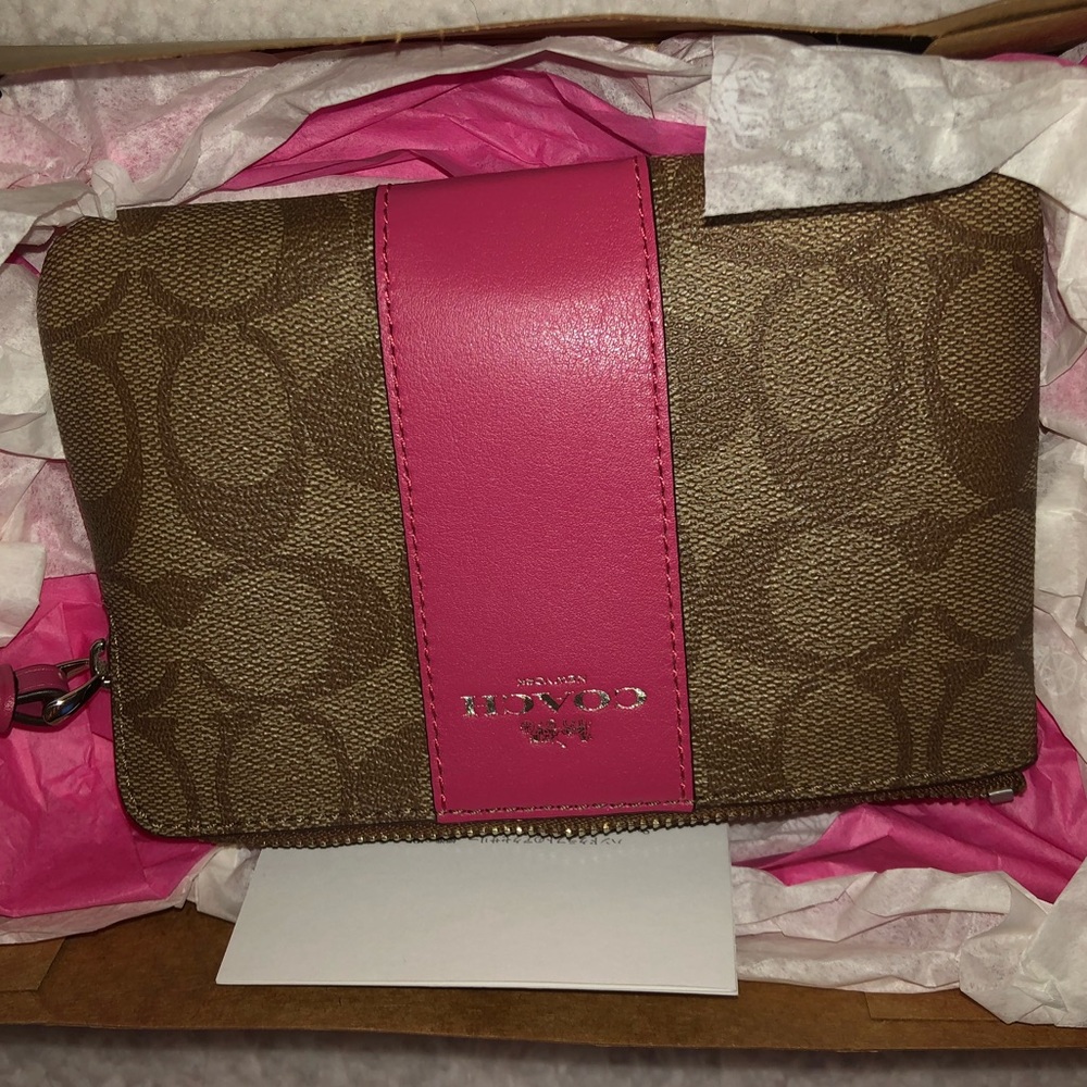 coach clutch wristlet